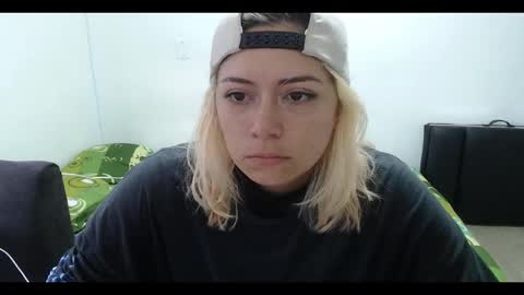 Snapshot of hot_mommymia chatting on February 21, 12:06 pm Mia online show from February 21, 12:06 pm