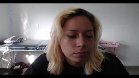 Snapshot of hot_mommymia chatting on March 2, 1:05 pm Mia online show from March 2, 1:05 pm