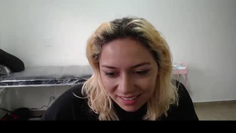 Snapshot of hot_mommymia chatting on March 4, 12:12 pm Mia online show from March 4, 12:12 pm