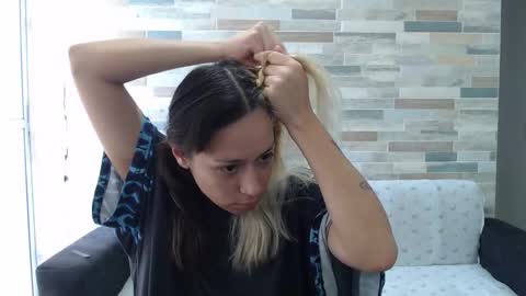 Snapshot of hot_mommymia chatting on October 5, 1:09 pm Mia online show from October 5, 1:09 pm