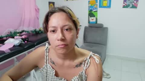 Snapshot of hot_mommymia chatting on December 2, 7:09 pm Mia online show from December 2, 7:09 pm