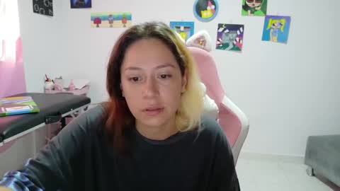 Mia online show from December 17, 2:01 pm