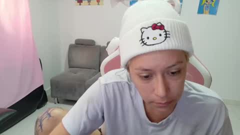 Mia online show from February 18, 2:46 pm