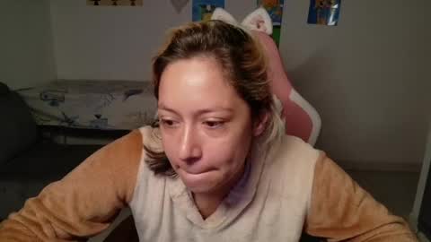 Snapshot of hot_mommymia chatting on May 26, 1:29 pm Mia online show from May 26, 1:29 pm