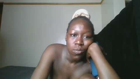 Snapshot of hot_petite1 chatting on April 2, 11:52 am Hot petite online show from April 2, 11:52 am