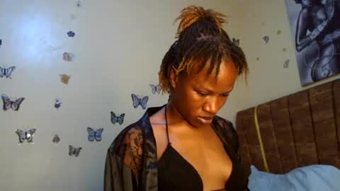 hot petite100 online show from June 19, 7:45 am