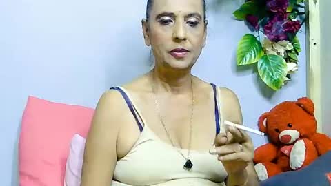 hot queen online show from June 16, 6:21 pm