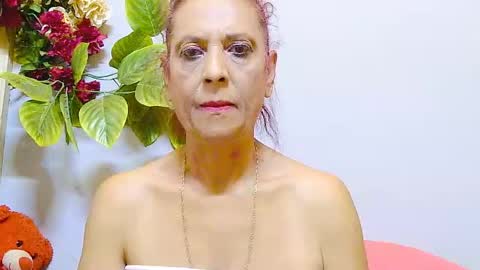 hot queen online show from July 18, 6:50 am