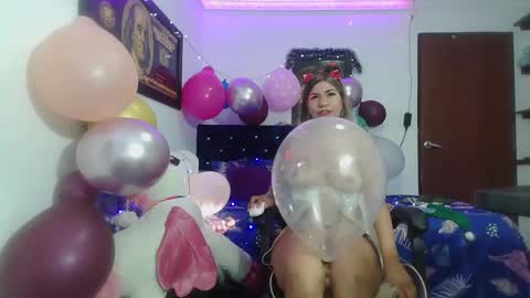 Snapshot of hot_sexy_bunny chatting on December 11, 1:05 am hot sexy bunny online show from December 11, 1:05 am
