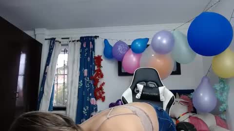 Snapshot of hot_sexy_bunny chatting on February 1, 12:37 pm hot sexy bunny online show from February 1, 12:37 pm