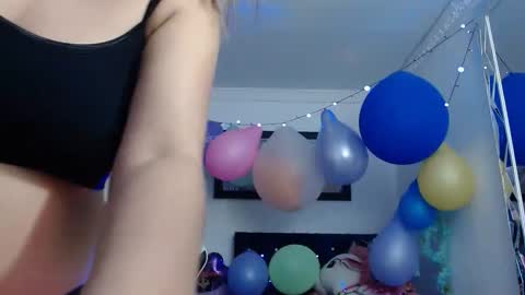 Snapshot of hot_sexy_bunny chatting on February 4, 12:33 pm hot sexy bunny online show from February 4, 12:33 pm