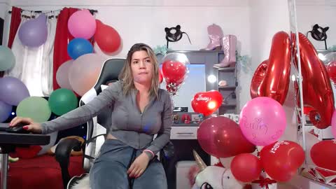 Snapshot of hot_sexy_bunny chatting on February 18, 12:39 pm hot sexy bunny online show from February 18, 12:39 pm