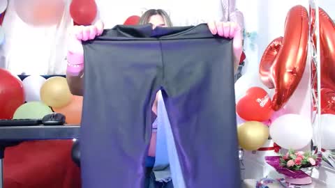 Snapshot of hot_sexy_bunny chatting on February 26, 9:48 pm hot sexy bunny online show from February 26, 9:48 pm