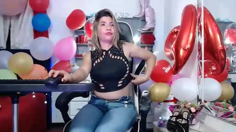 Snapshot of hot_sexy_bunny chatting on February 27, 12:54 am hot sexy bunny online show from February 27, 12:54 am