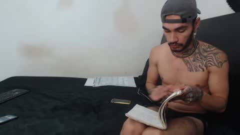 Snapshot of hot_sharks__ chatting on January 20, 7:47 am Hot Sharks online show from January 20, 7:47 am