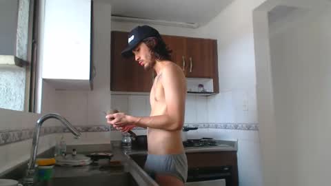 Snapshot of hot_sharks__ chatting on February 28, 4:53 pm Hot Sharks online show from February 28, 4:53 pm