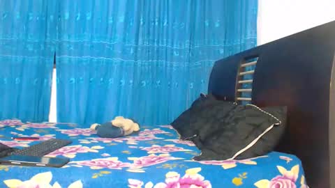 Snapshot of hot_sharks__ chatting on October 6, 7:50 am Hot Sharks online show from October 6, 7:50 am