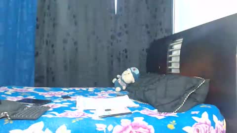 Snapshot of hot_sharks__ chatting on November 27, 11:01 am Hot Sharks online show from November 27, 11:01 am