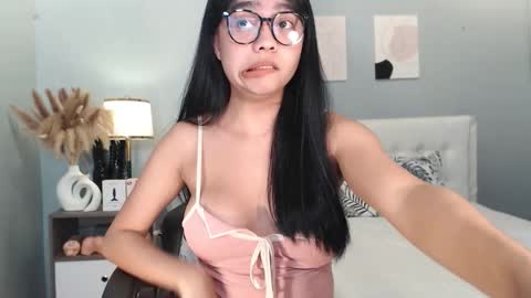 Snapshot of hotasian_gabby69 chatting on December 4, 1:42 pm hotasian_gabby69 online show from December 4, 1:42 pm