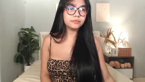 hotasian_gabby69 online show from August 6, 1:51 am