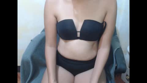 hotasianayra69 online show from December 3, 4:05 pm