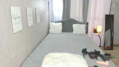 Snapshot of hotasianbeatrixx chatting on February 6, 7:13 am Bea online show from February 6, 7:13 am