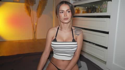 Snapshot of hotbella_ chatting on October 26, 5:30 pm Bella online show from October 26, 5:30 pm