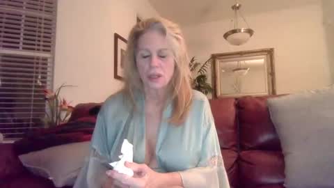 hotblondemilf1962 online show from January 6, 9:19 am