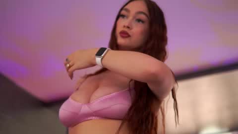 Snapshot of hotbustybabex chatting on October 13, 9:20 am Anais online show from October 13, 9:20 am