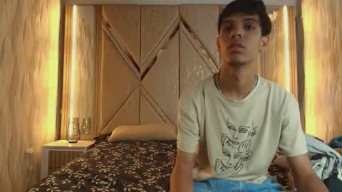 hotcouple_222 online show from February 9, 7:23 am