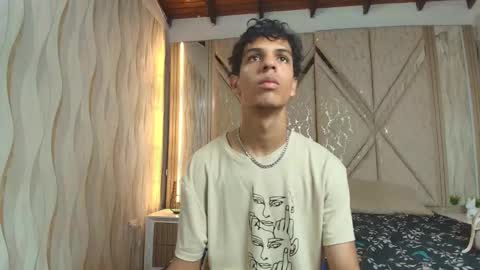 hotcouple_222 online show from February 22, 7:23 pm