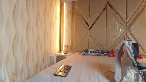 hotcouple_222 online show from March 14, 7:25 am