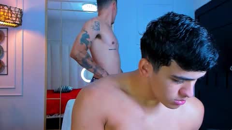 Snapshot of hotcrew_ chatting on October 29, 7:48 pm Hussain aaron and Ekko online show from October 29, 7:48 pm