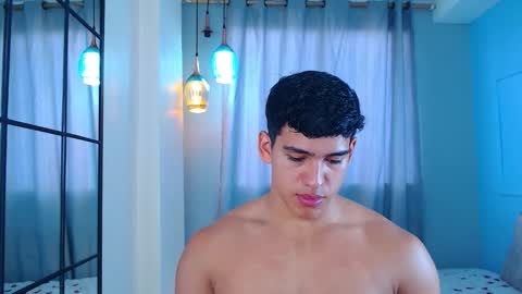 Snapshot of hotcrew_ chatting on November 21, 1:10 pm Hussain aaron and Ekko online show from November 21, 1:10 pm