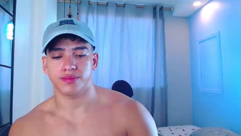 Snapshot of hotcrew_ chatting on November 22, 1:10 pm Hussain aaron and Ekko online show from November 22, 1:10 pm