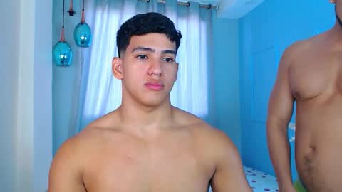 Snapshot of hotcrew_ chatting on November 25, 1:55 pm Hussain aaron and Ekko online show from November 25, 1:55 pm