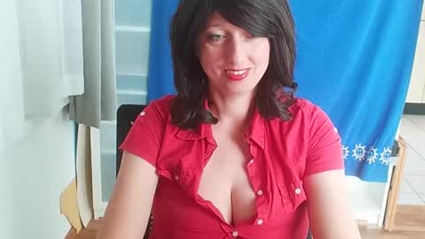 Snapshot of hotdestany chatting on December 11, 9:41 am Hot Destany online show from December 11, 9:41 am