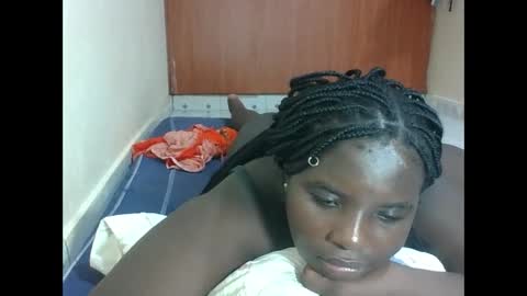 Snapshot of hotebbbyy chatting on May 19, 1:56 am EBBY online show from May 19, 1:56 am
