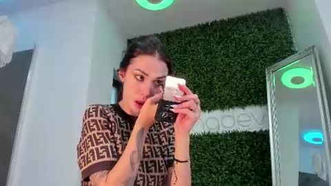 hotfallingdevil online show from June 25, 4:34 am