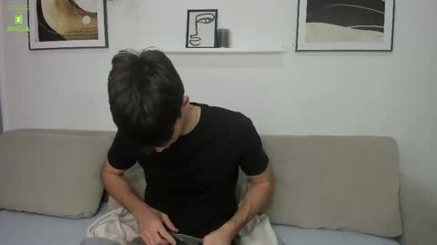 Snapshot of hotflirtyfella chatting on October 28, 6:50 am QUENTIN online show from October 28, 6:50 am