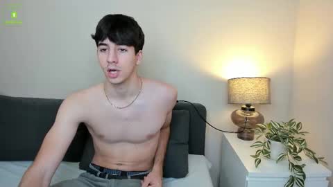 Snapshot of hotflirtyfella chatting on November 8, 6:46 am QUENTIN online show from November 8, 6:46 am