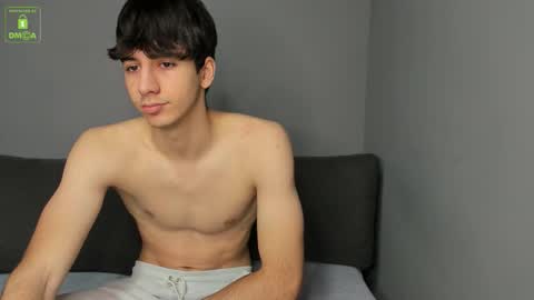 Snapshot of hotflirtyfella chatting on December 3, 6:43 am QUENTIN online show from December 3, 6:43 am