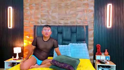 Snapshot of hotfuckers4uu chatting on July 18, 3:16 pm felipe marcello online show from July 18, 3:16 pm