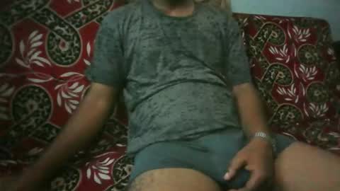 hotguyy001 online show from April 2, 12:36 pm