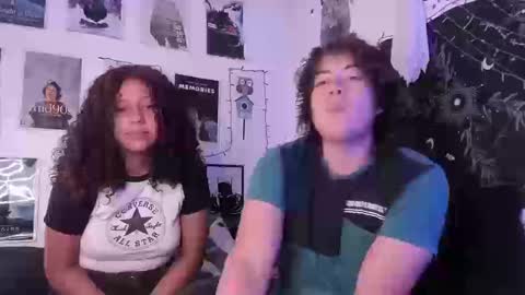 Snapshot of hothoneychile chatting on September 9, 2:05 pm Sam and Nico online show from September 9, 2:05 pm