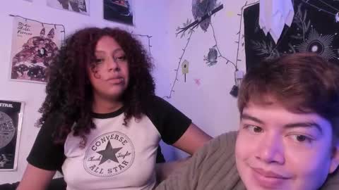 Snapshot of hothoneychile chatting on October 13, 4:01 am Sam and Nico online show from October 13, 4:01 am