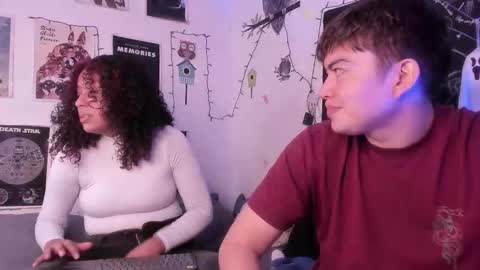 Snapshot of hothoneychile chatting on October 17, 2:52 pm Sam and Nico online show from October 17, 2:52 pm