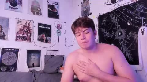 Snapshot of hothoneychile chatting on October 20, 4:18 pm Sam and Nico online show from October 20, 4:18 pm