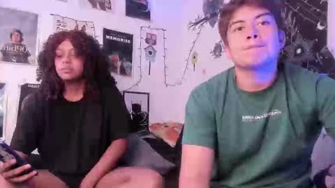 Snapshot of hothoneychile chatting on October 27, 12:26 am Sam and Nico online show from October 27, 12:26 am