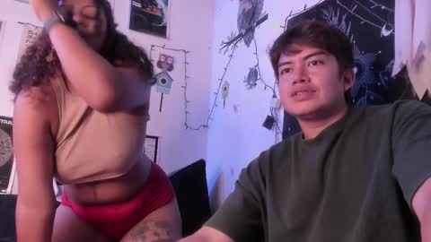 Snapshot of hothoneychile chatting on November 8, 5:56 pm Sam and Nico online show from November 8, 5:56 pm